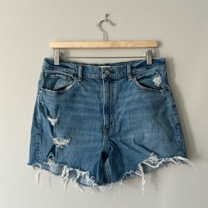 Abercrombie & Fitch 4” Mom Shorts Size 12 / 31 – High Rise Distressed Cutoffs